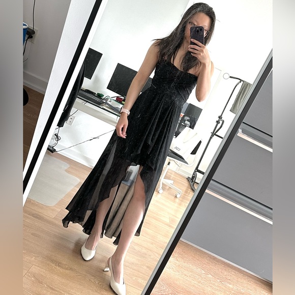 Le chateau black dress for sale!! Perfect for all events - Picture 4 of 4